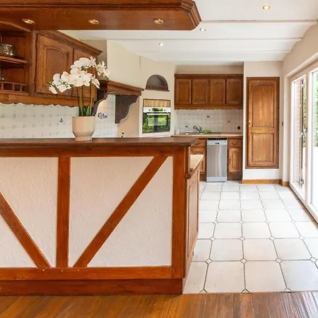 Stunning In Recht, Cleaning Included (adults Only)
